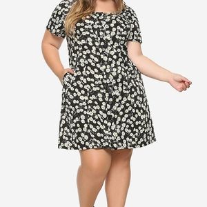 Hot Topic Skull and Daisy Dress (sz.3X)